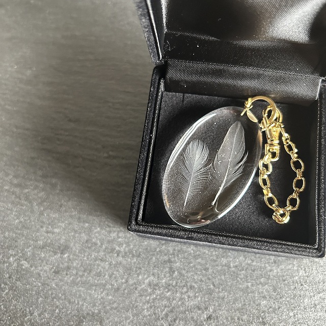 シルバー文鳥の羽根のバッグチャーム